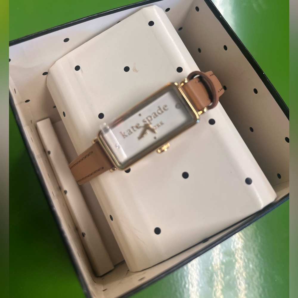Kate Spade Rosedale Tan Pink Leather Watch BNIB
BNWT KSW1842